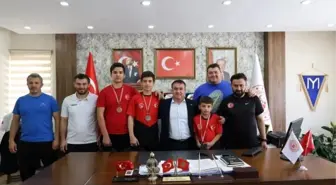 Bilecik'in Genç Güreşçileri Türkiye Şampiyonası'nda Derece Elde Etti