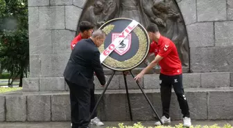 Samsunspor 60. kuruluş yılını Atatürk Anıtı'nda kutladı
