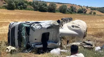 Gölbaşı'nda Tır Şarampole Yuvarlandı: Sürücü Yaralı