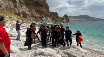 Van Gölü'nde Boğulan 14 Yaşındaki Çocuk Hayatını Kaybetti
