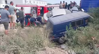Yalova'da Otomobil ve Minibüs Çarpıştı: 3 Yaralı