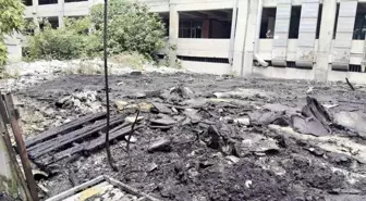 Zeytinburnu'nda Boş Arazide Yangın Çıktı