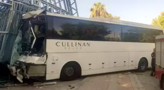Antalya'da Zincirleme Kaza: 26 Yaralı