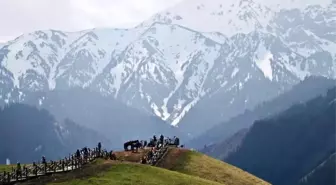 Xinjiang'da Yeni Turistik Otoyollar Tanıtıldı
