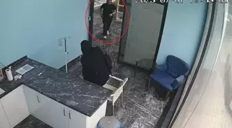 Gemlik'te Meydana Gelen Depremde Veterinerin Anlık Tepkisi Kameralara Yansıdı