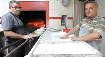 Kilis'te Fırın Çalışanları Sıcak Hava ile Mücadele Ediyor