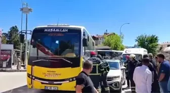 Aksaray'da Halk Otobüsüne Çarpan SUV Sürücüsü Yaralandı