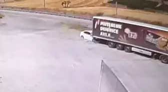 Manisa'da TIR'a Çarpan Otomobilde 4 Kişi Hayatını Kaybetti