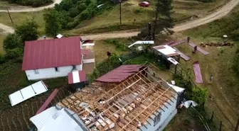 Akyazı Acelle Yaylası'nda Şiddetli Rüzgar Evlerin Çatısını Uçurdu