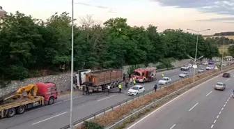 Yola düşen tomruk kazaya yol açtı: Traktör sürücüsü ağır yaralandı