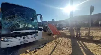 Kırıkkale'de Yolcu Otobüsü ile Traktör Çarpıştı: 3 Yaralı