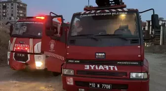 Edremit'te Zeytinlikte Çıkan Yangın Ormana Sıçramadan Kontrol Altına Alınmaya Çalışılıyor