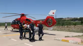 Çim Biçme Makinesine Kolunu Kaptıran Adam Hastaneye Sevk Edildi