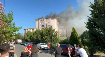 Çorlu'da 7 Katlı Apartman Çatısı Alev Alev Yandı