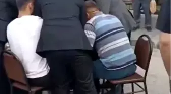 Düğün Konvoyunu Kesip Tavla Oynayan Gençler Bahşiş Aldı