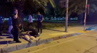 Kadıköy'de Otomobil ve Motosiklet Çarpıştı: 2 Yaralı