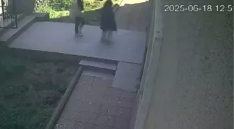 İstanbul'da Gündüz Hırsızlığı Yapan İki Kadın Yakalandı