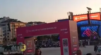 Bursa'da Kültür Yolu Festivali'nde Uzun Kuyruklar ve Organizatörlere Tepkiler