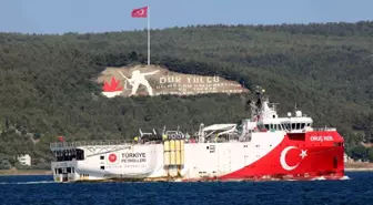 Oruç Reis Sismik Araştırma Gemisi Çanakkale Boğazı'ndan Geçti