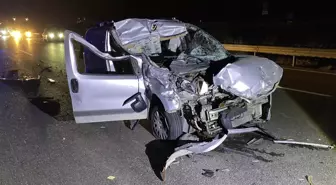 Bursa'da TIR'a Çarpan Hafif Ticari Araçta Sürücü Ağır Yaralandı