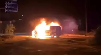 Aydın'da Seyir Halindeki Otomobil Alev Aldı