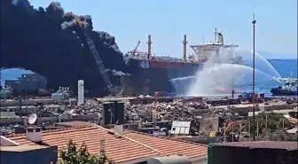 Aliağa'daki Gemi Söküm Alanında Yangın Devam Ediyor