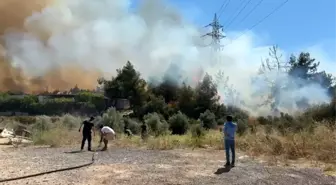 Antalya Aksu'da Çalılık Yangını Ormana Sıçradı