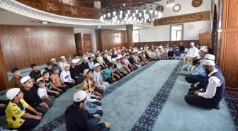 Hafızlığı bitiren öğrenci Kur'an-ı Kerim'i bir günde hatmetti