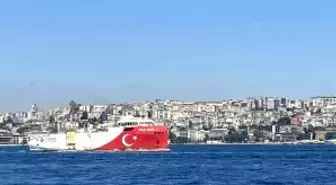 Oruç Reis Gemisi İstanbul Boğazı'ndan Geçti