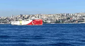 Oruç Reis Gemisi İstanbul Boğazı'ndan Geçti