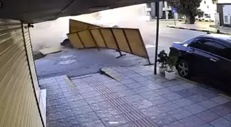 İskenderun'da Kaza: Cip İnşaat Bariyerlerini Yıktı