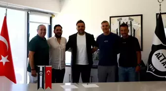 Altay'da Teknik Direktör Değişikliği ve Efe Sarıkaya Alanyaspor'a Transfer Oldu
