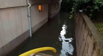 Samsun'da Kuvvetli Yağış Sonrası Apartmanlar Su Bastı