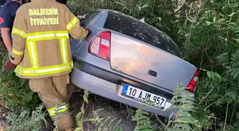 Balıkesir'de Şarampole Uçan Otomobilde İki Yaralı