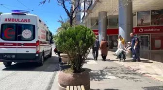 Eskişehir'de Yolda Bayılan Yaşlı Adam Hastaneye Kaldırıldı