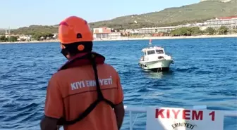 Çanakkale Boğazı'nda Sürüklenen Tekne Kurtarıldı