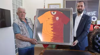 Fenerbahçeli kaymakamla iddiaya girdi, hediyesini kaptı