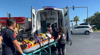 Alanya'da Otomobil Kazası: Sıkışan Sürücü İtfaiye Tarafından Kurtarıldı