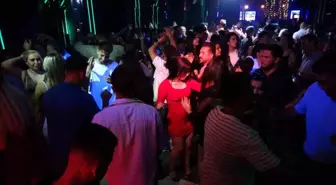 Van'da İranlı Turistlerin Eğlence Merkezlerine İlgi Sürüyor
