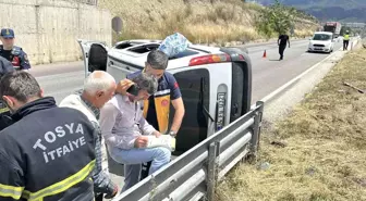 Tosya'da Hafif Ticari Araç Kaza Yaptı: 2 Yaralı