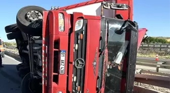 Kontrolden Çıkan Kamyon Devrildi: 1 Yaralı