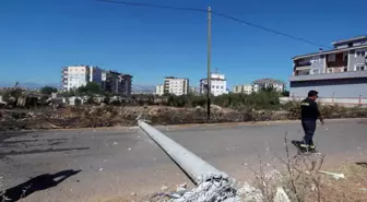 Antalya'da Direksiyon Kıran Sürücü Yangına Neden Oldu