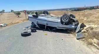 Şanlıurfa'da Lastiği Kopan Otomobil Devrildi, 2 Yaralı