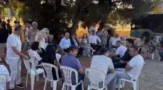CHP'li İsimler Emniyet Müdürlüğü Önünde Toplandı