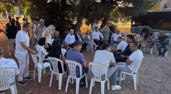 CHP'li İsimler Emniyet Müdürlüğü Önünde Toplandı