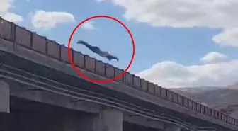 Arkadaşlarıyla iddialaşıp köprüden Kızılırmak’a atlayan genç kayboldu