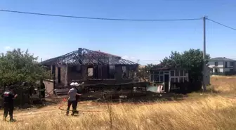 Kapaklı'da Tek Katlı Evde Yangın: Evin Kullanılamaz Hale Gelmesi