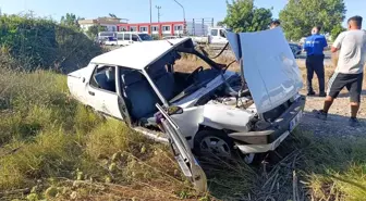 Antalya'da Tur Midibüsü ile Otomobil Çarpıştı: Sürücü Yaralı
