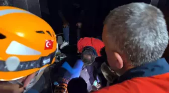 Tuşba'da Asansörde Mahsur Kalan 8 Kişi Kurtarıldı