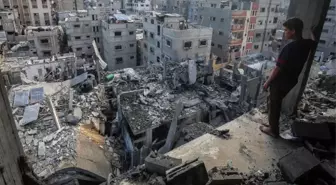 İsrail Hava Saldırısı Gazze'deki Mülteci Kampında Hasara Yol Açtı